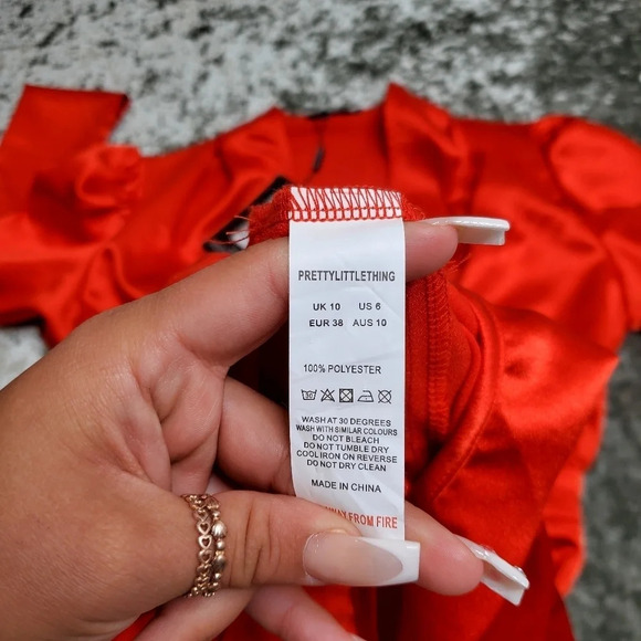 PrettyLittleThing Red Satin Ruched Skirt Puff Sleeve Midi Dress - Picture 4 of 8